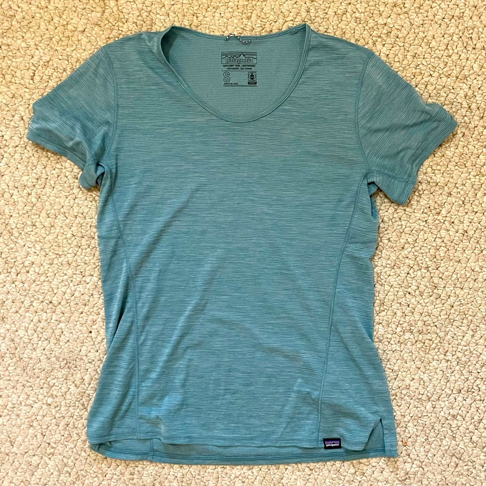 Patagoina Womens Capilene Cool Lightweight Size S Light Blue Short Sleeve